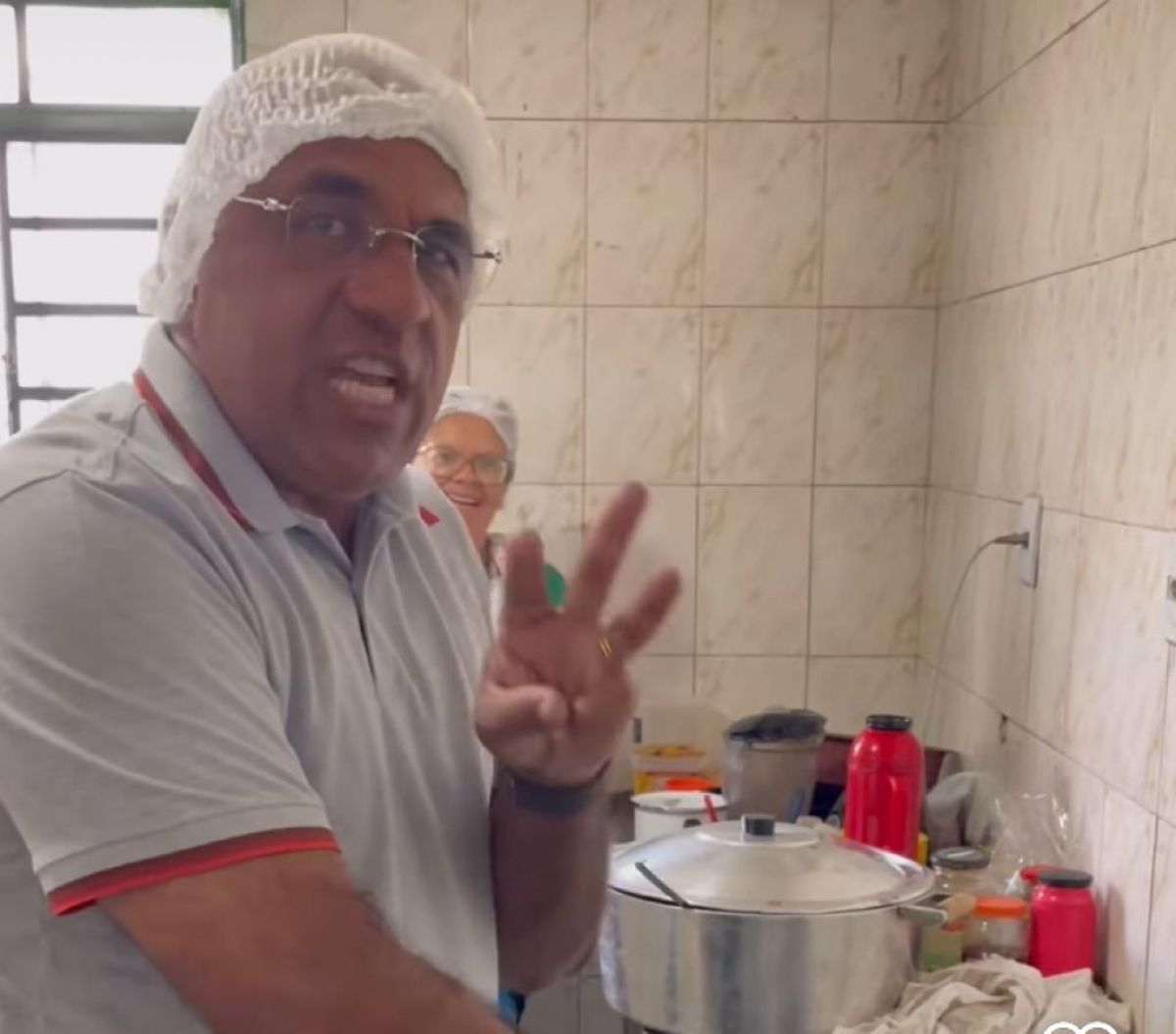 Deputado federal debocha de Rogério Cruz nas redes sociais